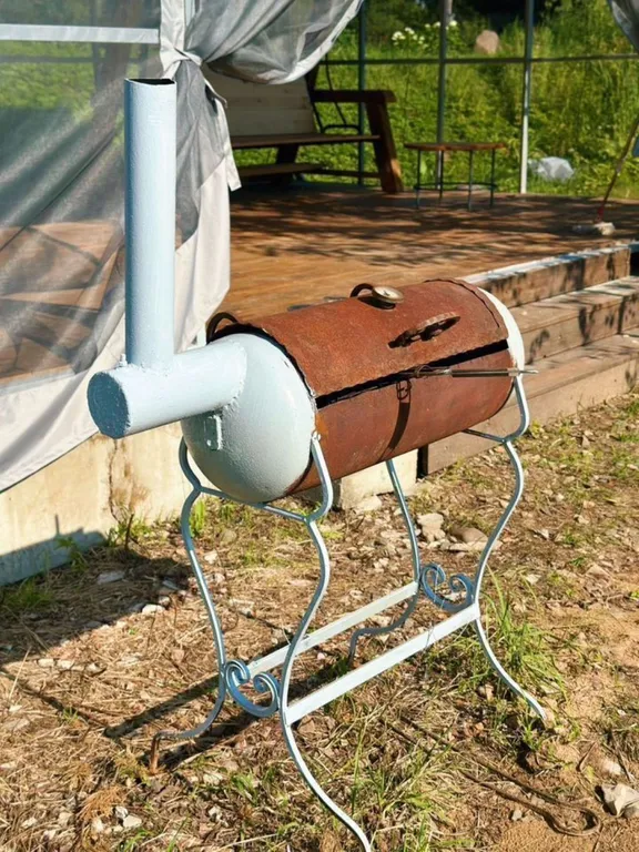 Дом баня на берегу водоема