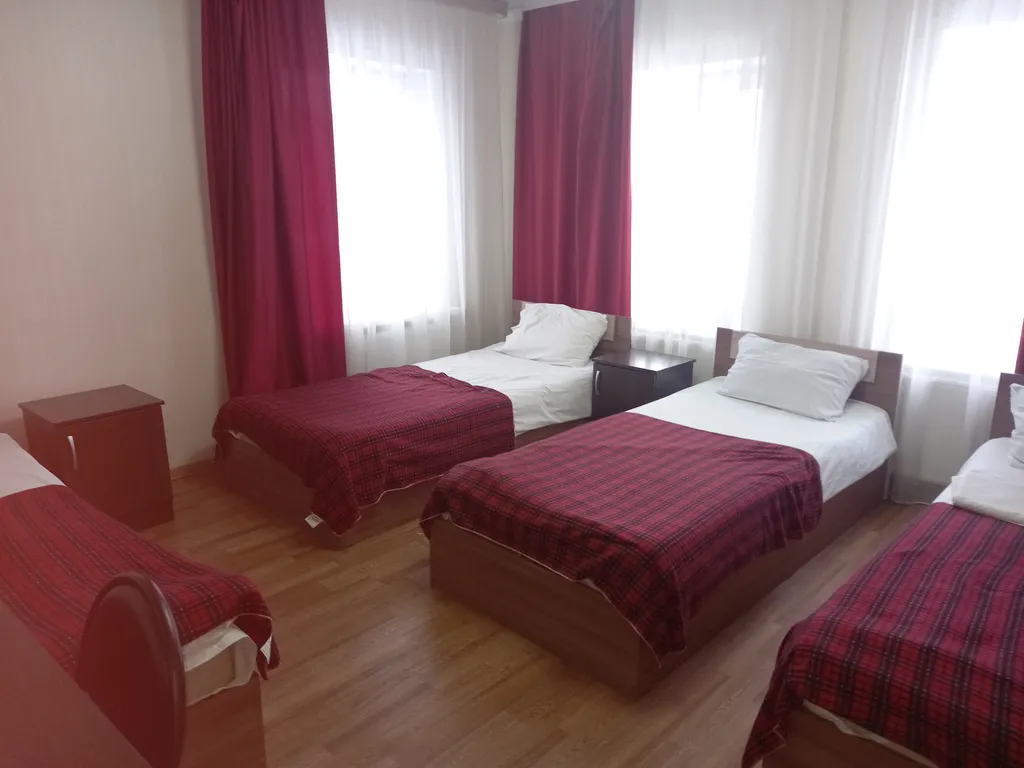 Уютный двухэтажный дом в центре города ( 1 этаж)