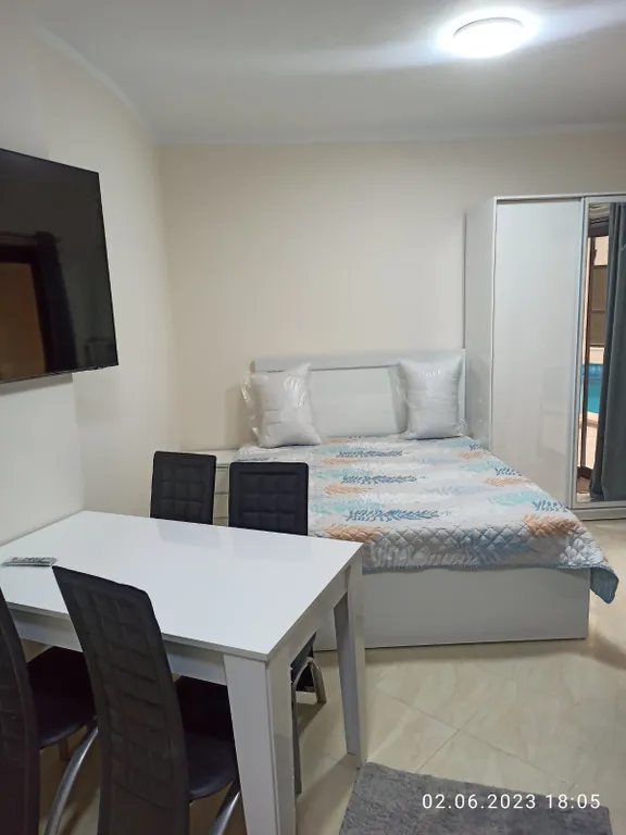 Большая студия у бассейна