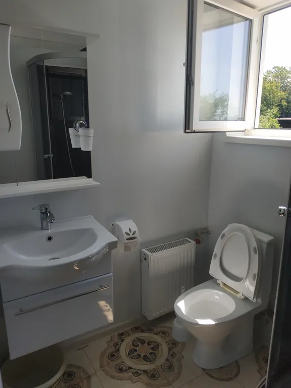 Комната с балконом и видом на море