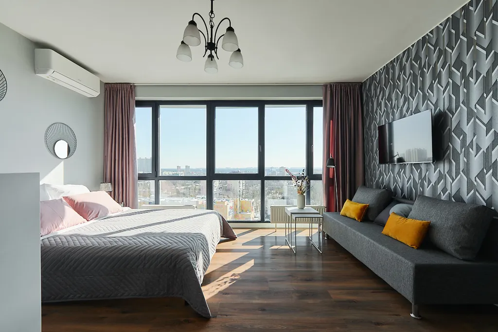 Студия с панорамным видом на город