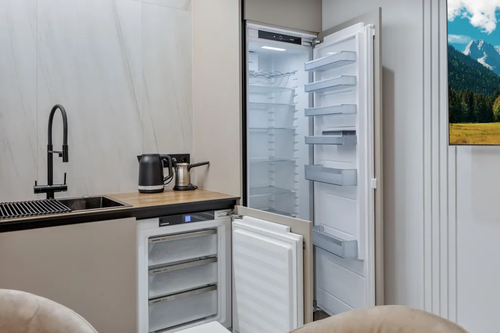 Квартира в элитном ЖК с плетеной мебелью на балконе от Juls Apart