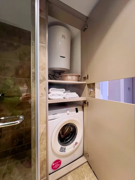 Alliance Palace, вид на старый город, море и горы