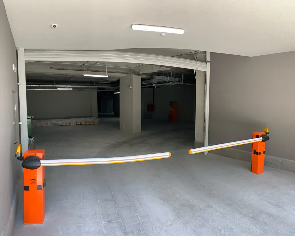 Студия с дизайнерским ремонтом в парковой зоне с террасой