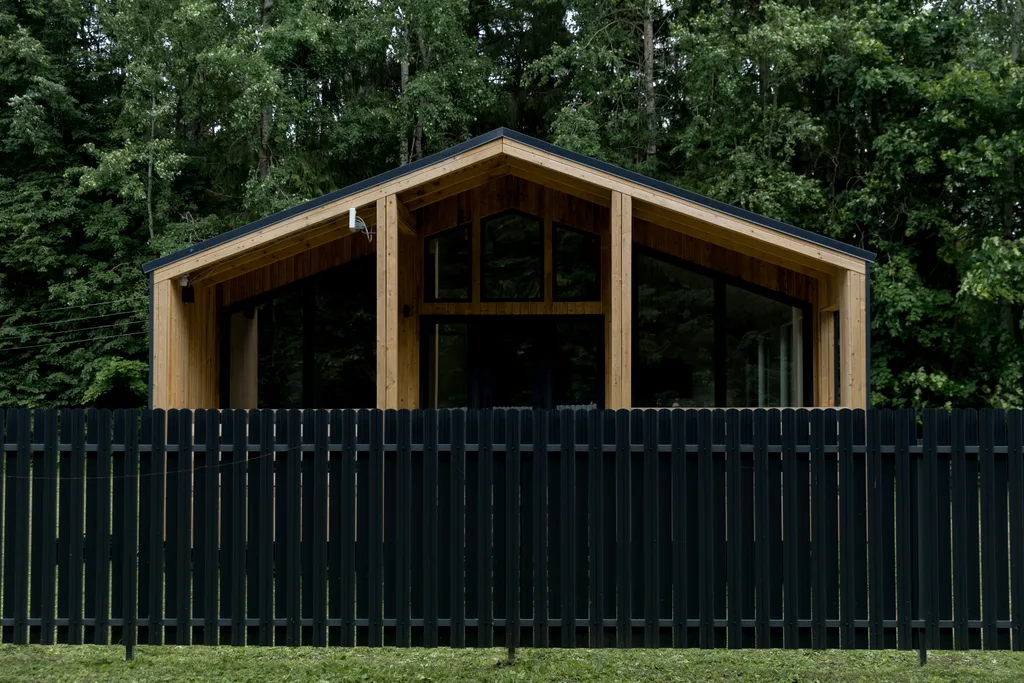 Современный дом в лесу