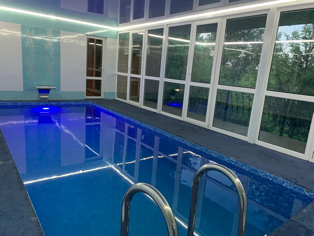 Коттедж Деревянный дом с личным бассейном в усадьбе Можжевеловый дворик — Айвовое