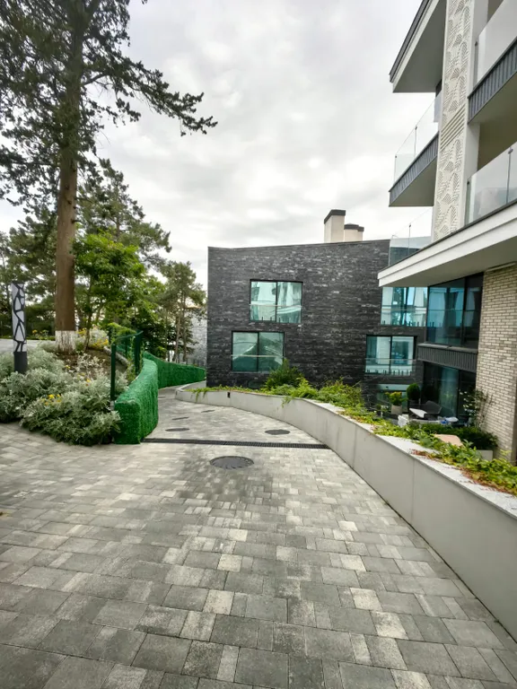 Дизайнерский апартамент с видом на бассейн