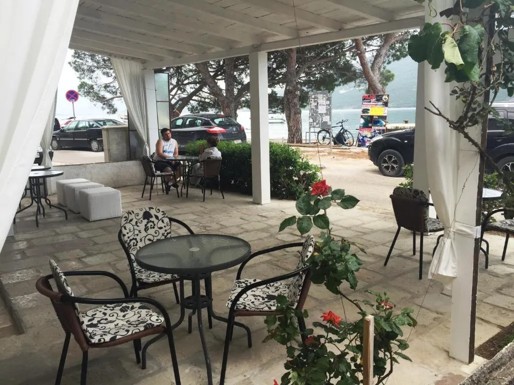 Каменный дом на набережной