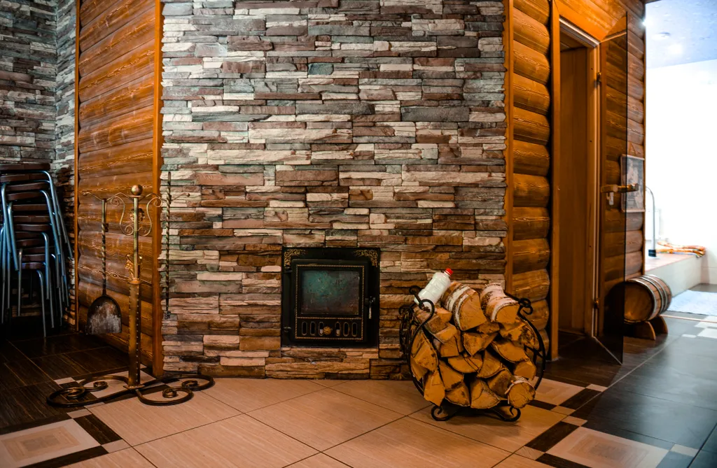 Дом в лесу с бассейном и баней