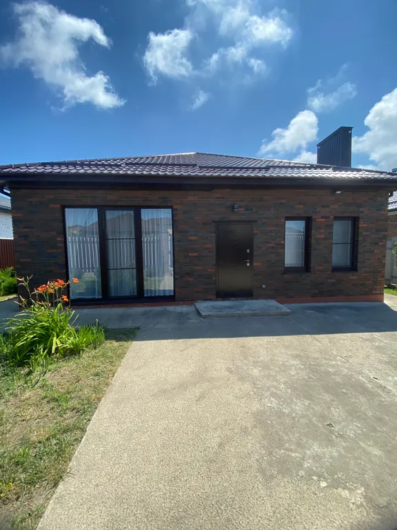 Уютный современный дом возле гор и моря