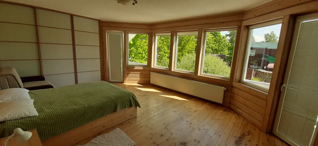 Загородный дом в черте города с русской баней