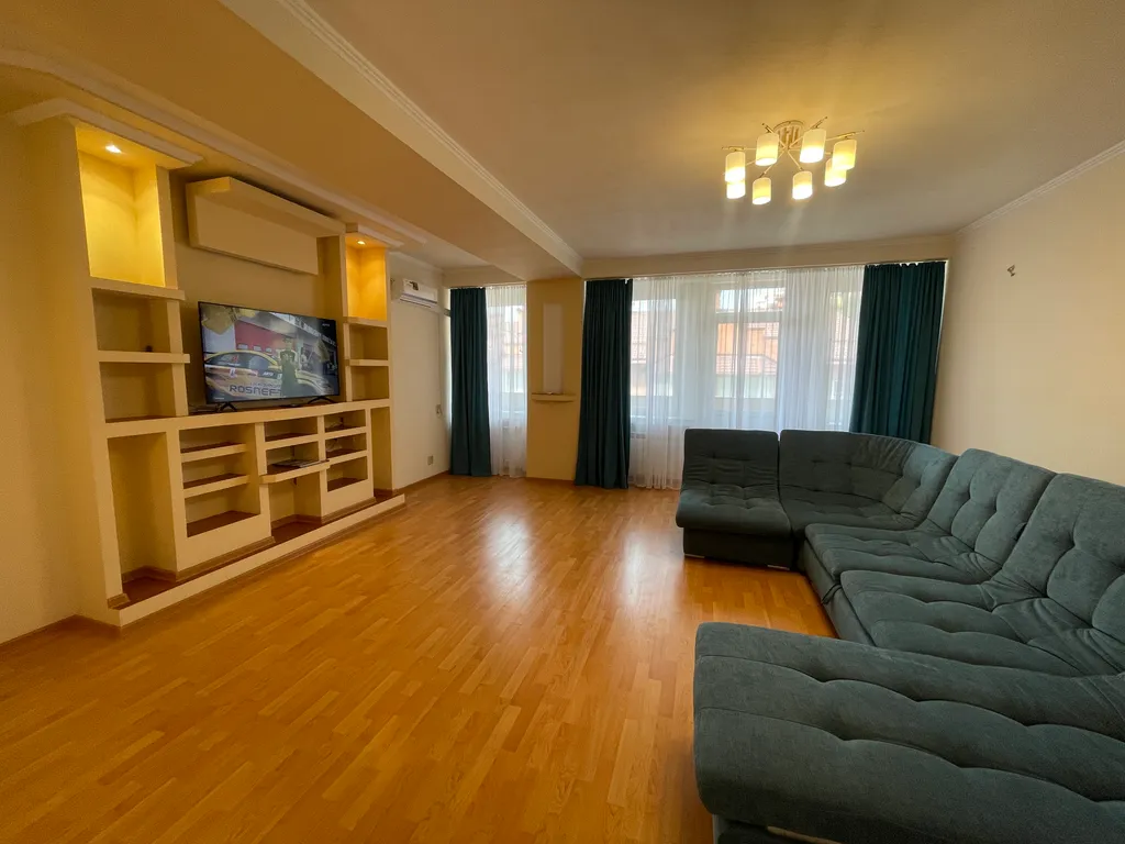 Апартаменты для большой семьи в курзоне, с балконом и видом на машук