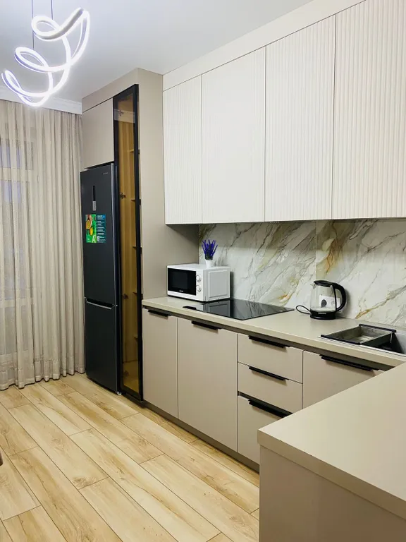 2 комнатная люкс квартира в центре на жк Ауезов