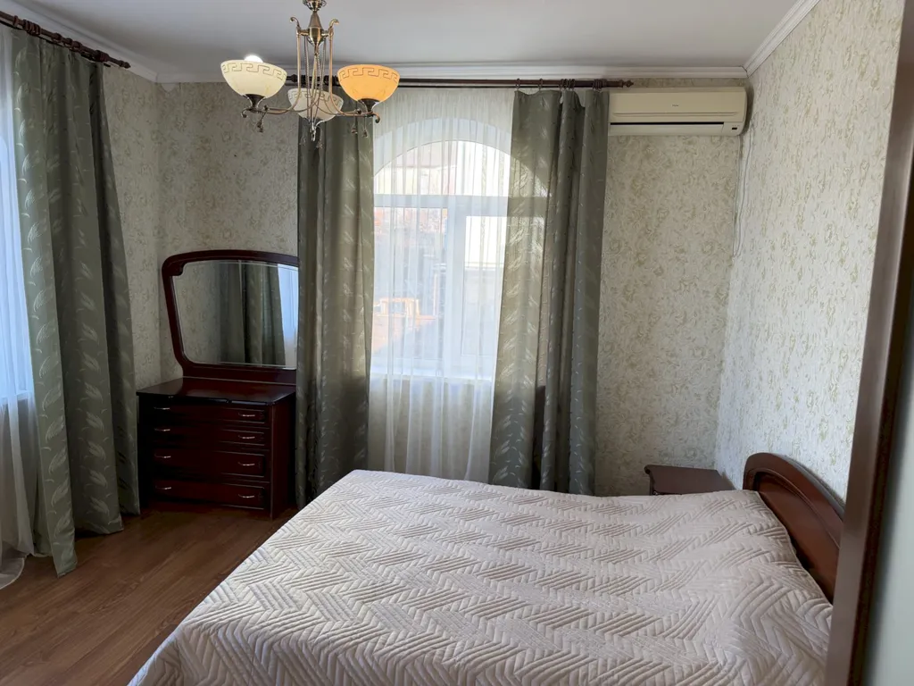 Дом с террасами и видом на море, рядом с центром