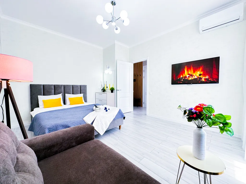 Рядом с Хан шатыр. Центр города Астана