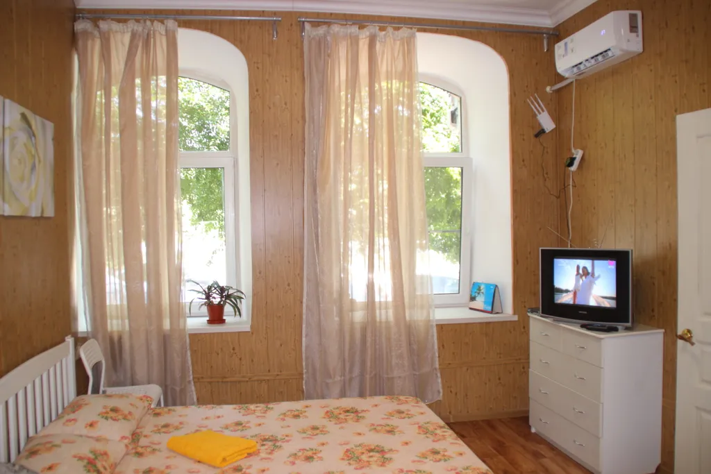 Квартира в Купеческом доме с видом на Красную набережную