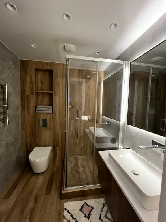 Апартамент с дизайнерским ремонтом с роскошным видом на Русский мост