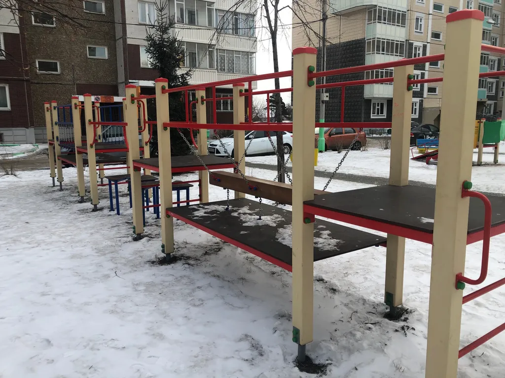 Квартира Квартира с большой кухней и диваном, Татышев пешком в 15-20 минутах — Красноярск