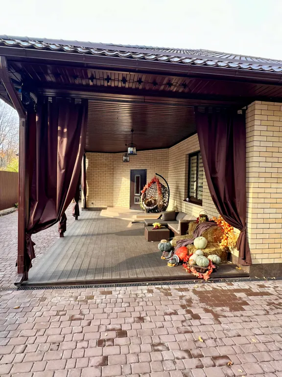 Дом в лесу с теплым бассейном и баней