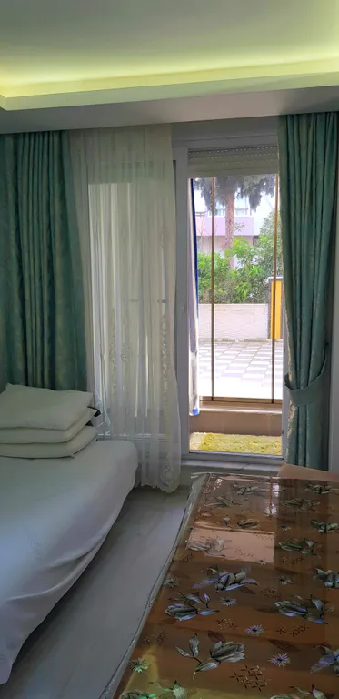 Отдельная комната в 3-комнатной квартире в центре Анталии