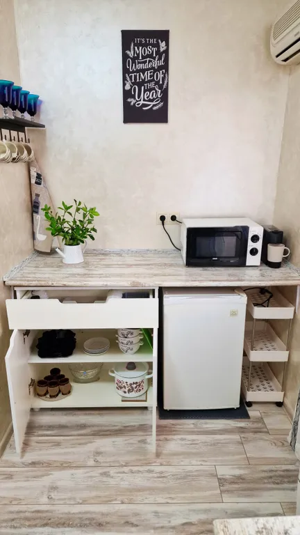 Квартира Квартира Просторная студия с балконом на тихой улице — Геленджик