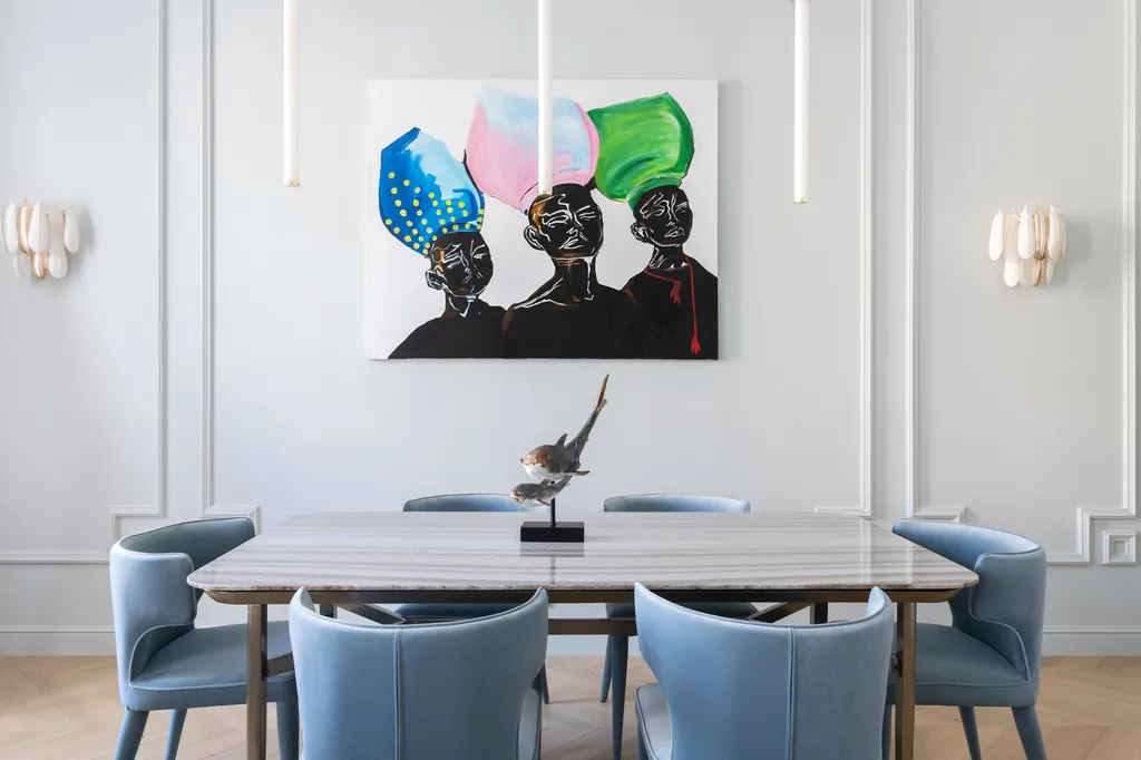 Проcтоpныe 4-к апартaменты c прекpaсным видом нa Hевcкий пpocпект