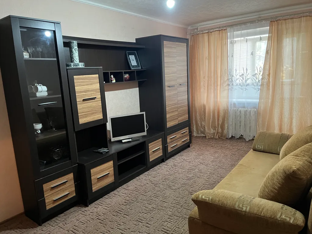 Уютная, чистая квартира в спальном районе — аренда посуточно в Мелитополь