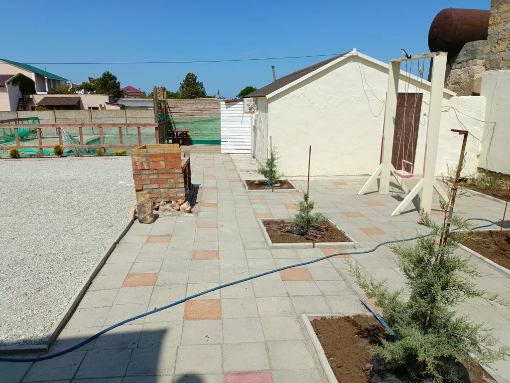 Коттедж-дом отдельно стоящий, гостевой двор смайлик