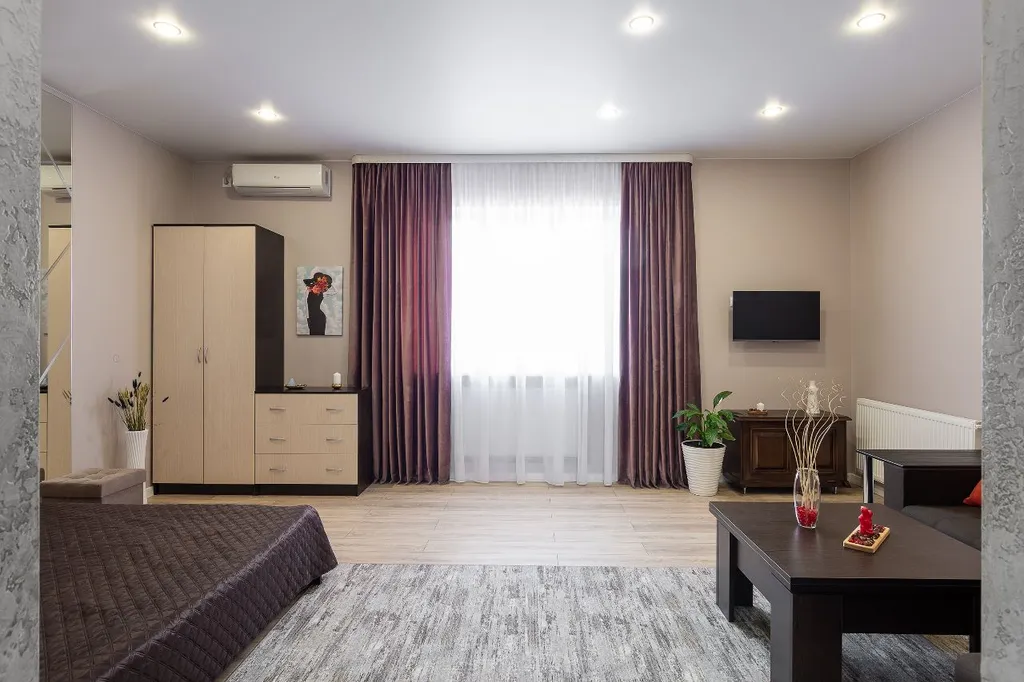 Домик коралл с бассейном в центре