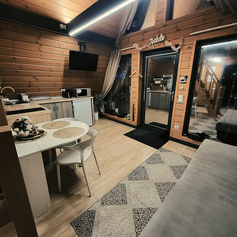 Уютный домик в стиле А-фрейм