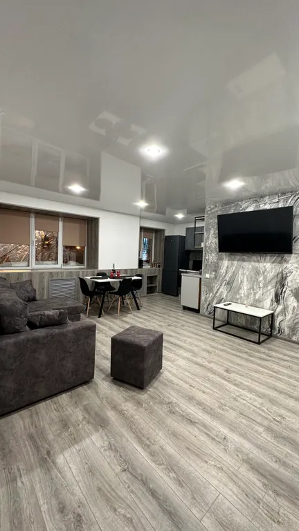 Трехкомнатная квартира с хорошим ремонтом и видом