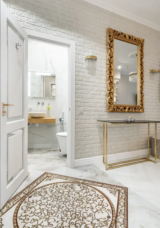 Золотая бухта с видом на реку