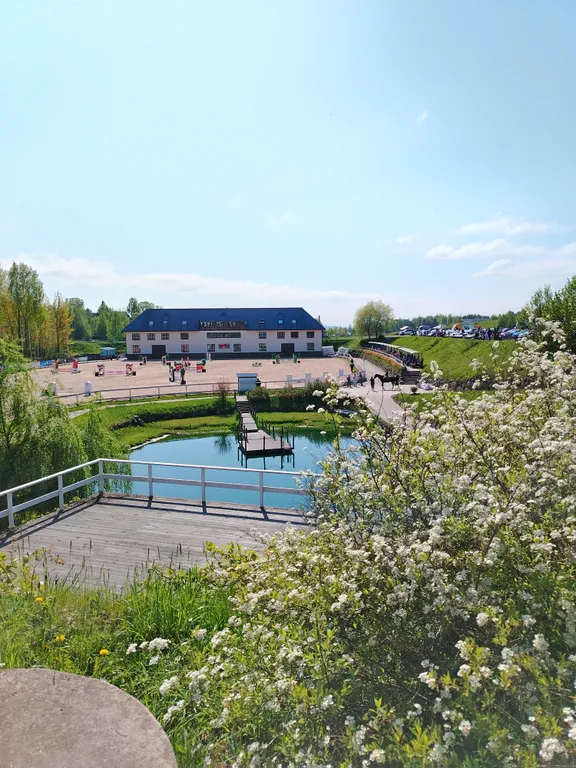 Уединенная часть дома с садом и барбекю