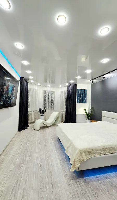 Уютная квартира с панорамными окнами и джакузи