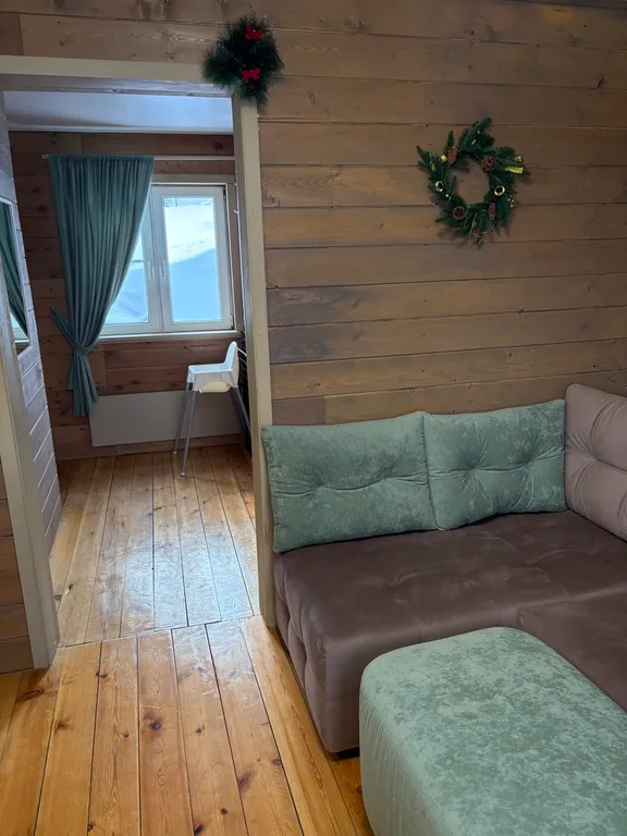 Коттедж Теплый дом с двумя спальнями — Шерегеш