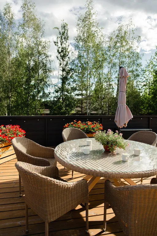 Коттедж Коттедж с панорамными окнами и террасой на крыше — Разметелево