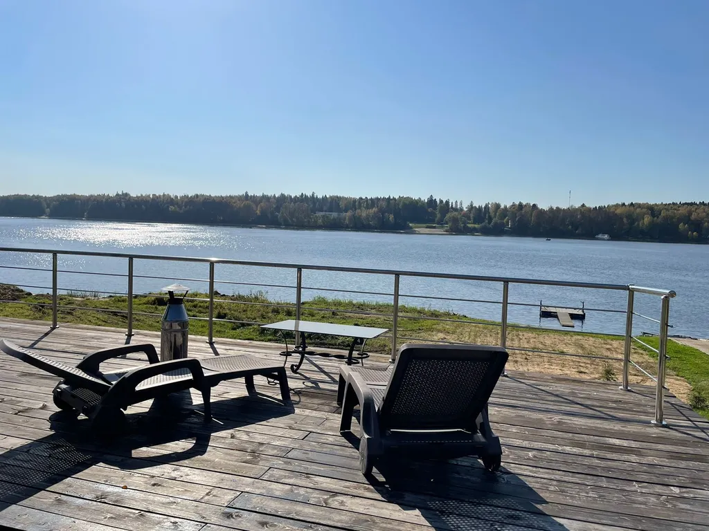 Дом на берегу реки Волга