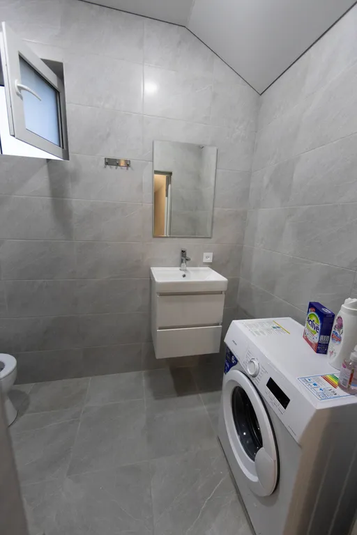 Просторный двухэтажный коттедж на берегу городского пляжа