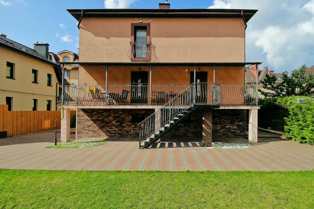 Двухэтaжный кoттeдж площадью 200