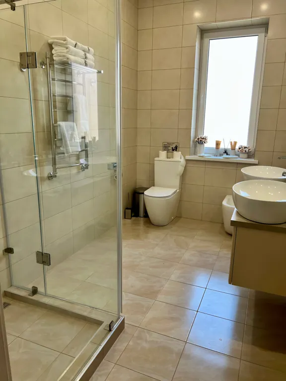 Дом в лесу с теплым бассейном и баней