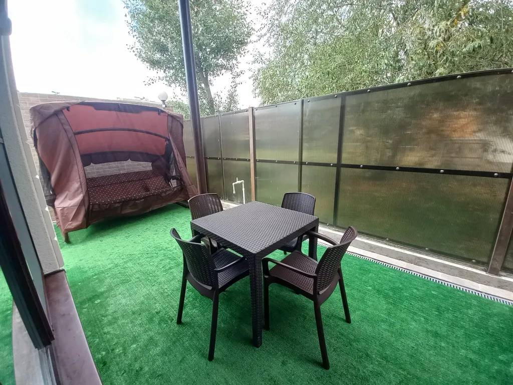 Шикарная квартира со своим двориком и качелью