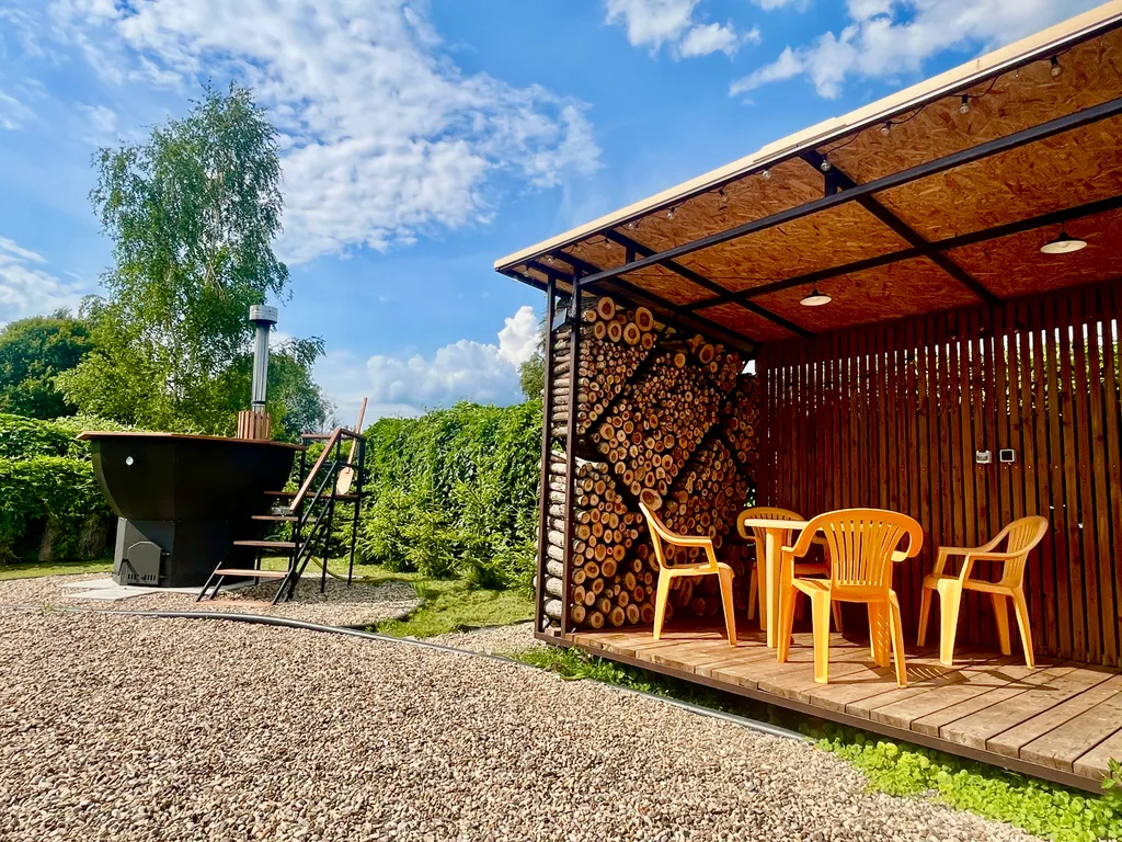 Уютный современный дом с террасой и банным чаном на участке 17 соток