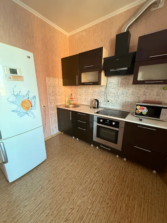 Двухкомнатная квартира возле микрохирургии глаза