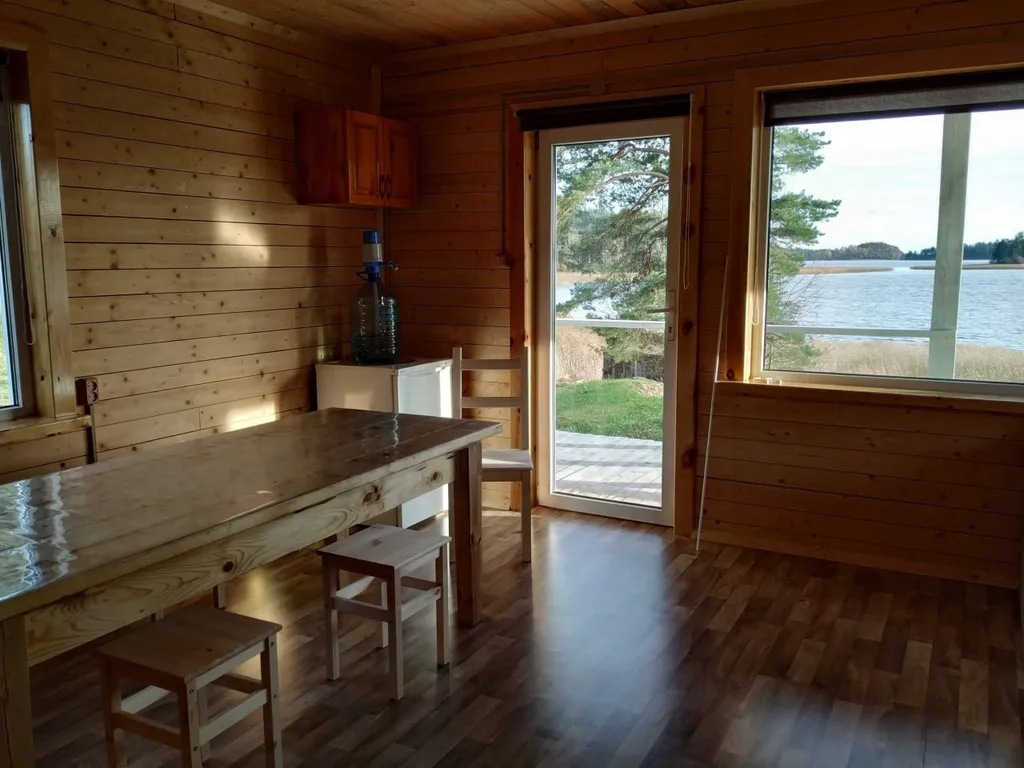 Домик на берегу залива Ладожского озера