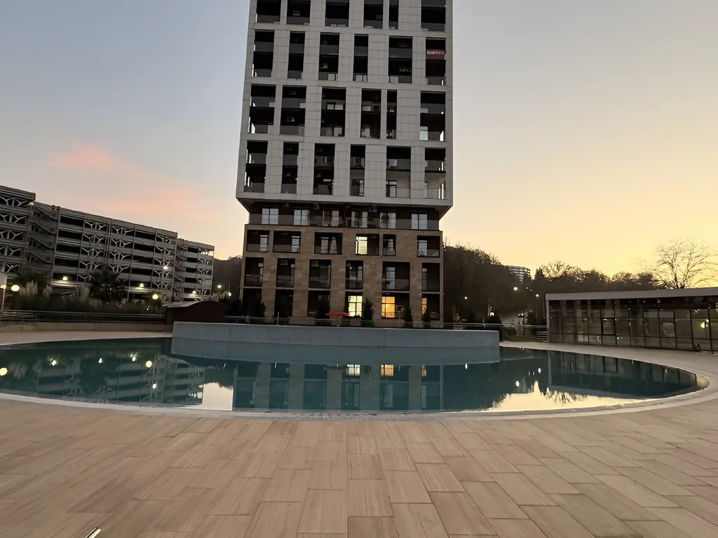 Светлая студия с бассейном на территории