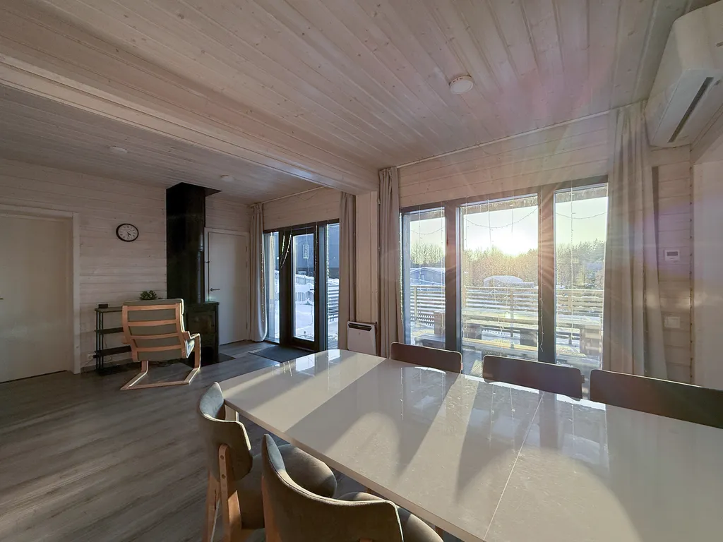 Коттедж Дом на 3 спальни с камином — Стеклянный