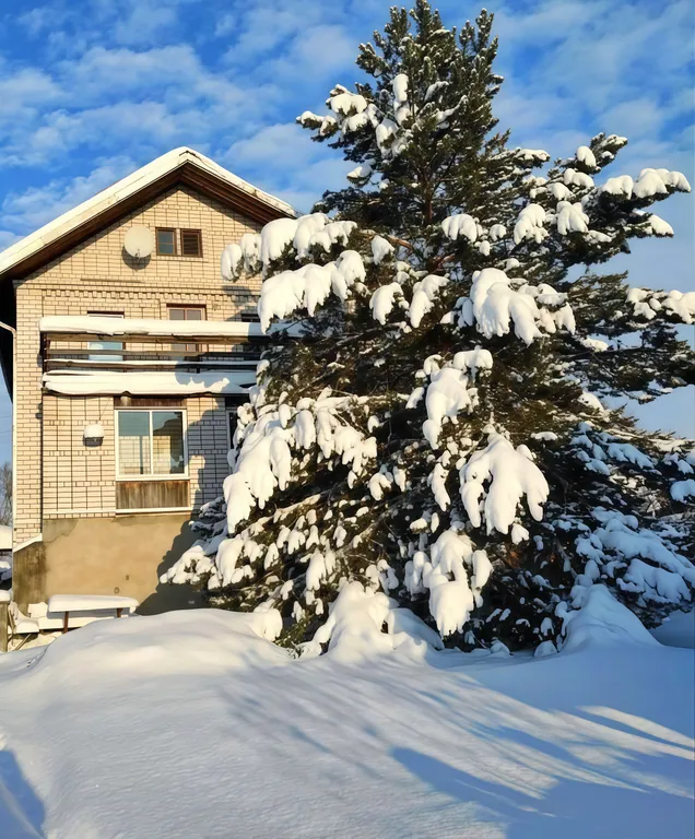 Дом с камином и садом! Две минуты до пляжа!