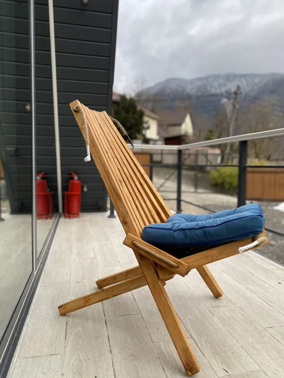 Уютный альфа домик в лесу