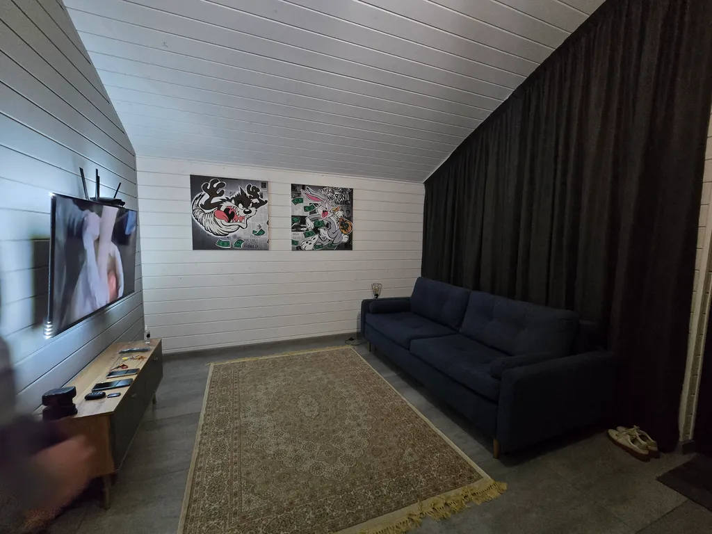 Дом коттедж в городе (в черте)