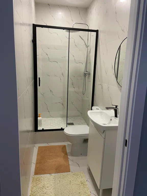 Комфортная квартира с высокими потолками около Корстона